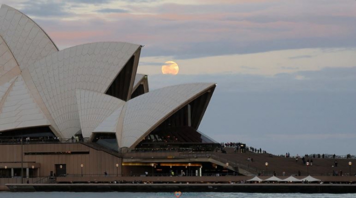 FENOMENUL SECOLULUI. Cum s-a văzut Super Luna din diferite colţuri ale lumii (FOTOREPORT)