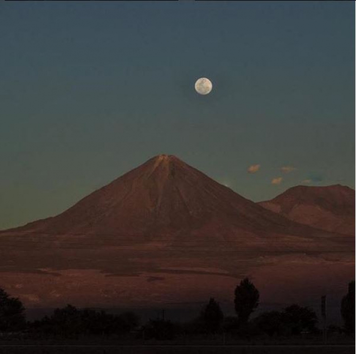 FANTASTIC! Super Luna, surprinsă din mai multe colţuri ale lumii (GALERIE FOTO)