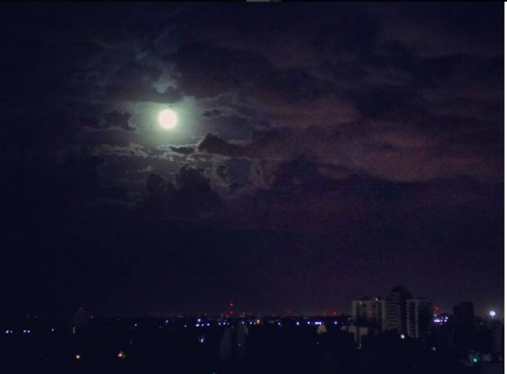 FANTASTIC! Super Luna, surprinsă din mai multe colţuri ale lumii (GALERIE FOTO)