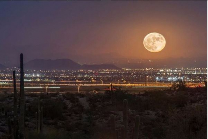 FENOMENUL SECOLULUI. Cum s-a văzut Super Luna din diferite colţuri ale lumii (FOTOREPORT)