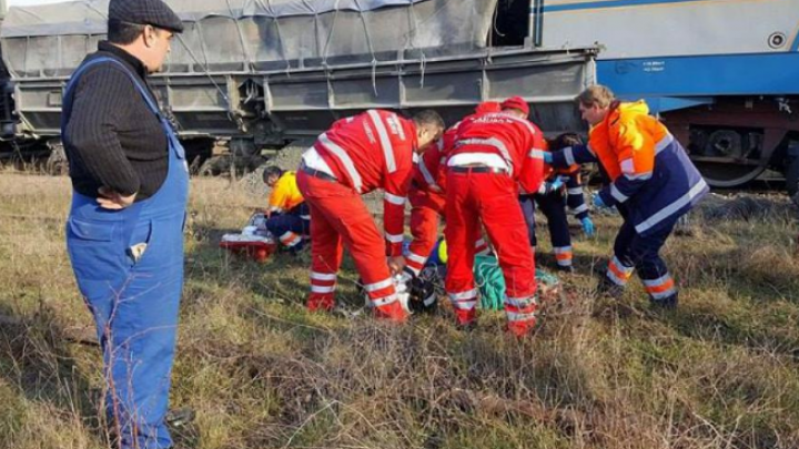 Două trenuri S-AU CIOCNIT în România. Cel puţin un om a murit (VIDEO/FOTO)