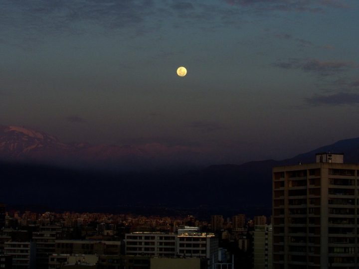 FANTASTIC! Super Luna, surprinsă din mai multe colţuri ale lumii (GALERIE FOTO)