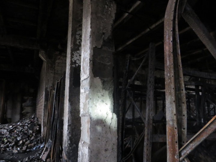 Cum arată în interior depozitul de la Ciocana, la cinci zile de la lichidarea incendiului (FOTO)