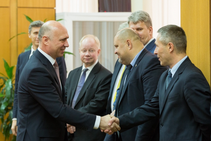 Filip la întâlnirea cu ambasadorii UE: Alegerile nu pot schimba opțiunea de integrare europeană a ţării