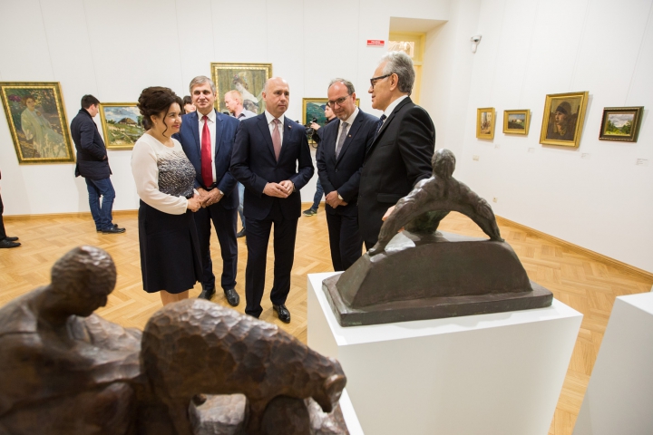 S-a redeschis Muzeul Național de Artă! Premierul, dar şi alte personalităţi, prezente la eveniment