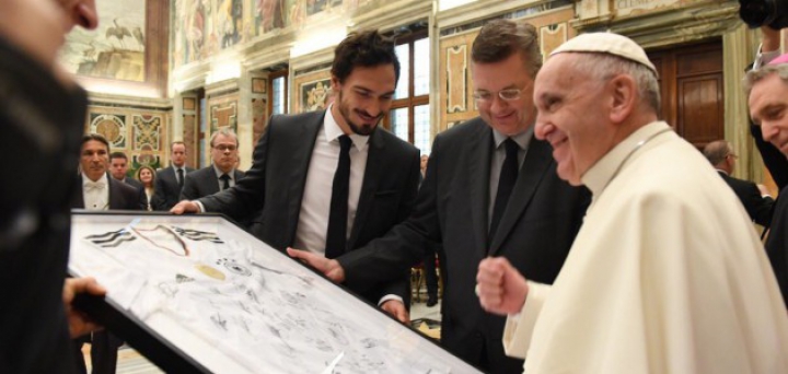 Naţionala Germaniei de Fotbal, în vizită la Papa Francisc: Spiritul de echipă, cheia de succes a nemţilor