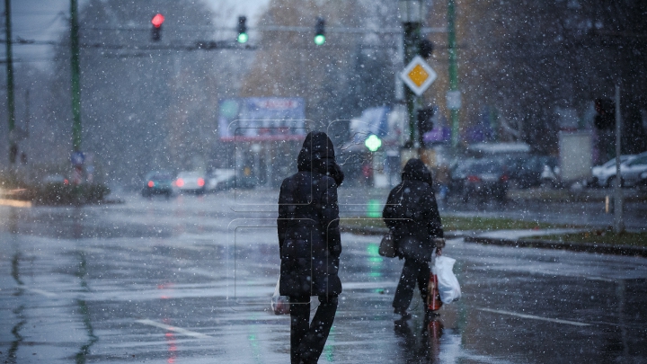 METEO 19 martie. Iarna nu se lasă dusă. Meteorologii anunţă pentru următoarele 24 de ore lapoviţă în toată ţara