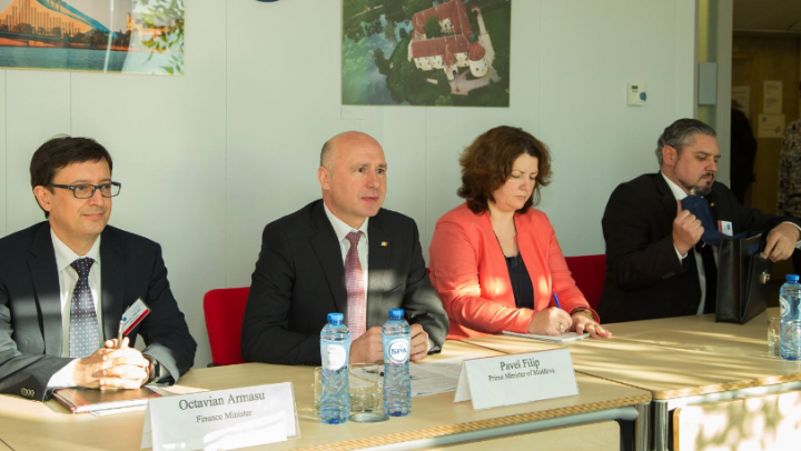 Întrevederi de rang înalt la Bruxelles. Pavel Filip s-a întâlnit cu Valdis Dombrovskis (FOTO)