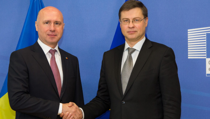 Întrevederi de rang înalt la Bruxelles. Pavel Filip s-a întâlnit cu Valdis Dombrovskis (FOTO)