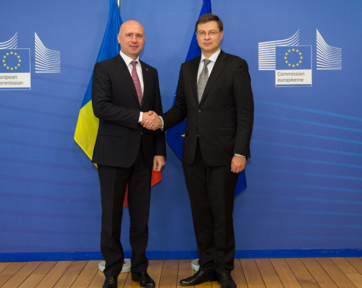 Întrevederi de rang înalt la Bruxelles. Pavel Filip s-a întâlnit cu Valdis Dombrovskis (FOTO)