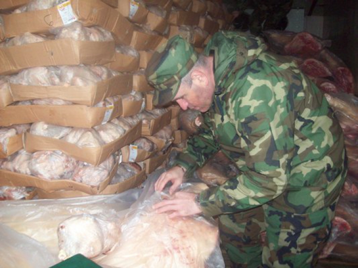 Calitatea alimentelor în unităţile militare, verificată de inspectorii Armatei Naţionale (FOTO)