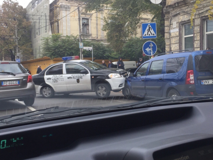 CULMEA CARAMBOLULUI! O maşină de la Accidente Rutiere, peste o Dacia. Cum s-a întâmplat (FOTO)