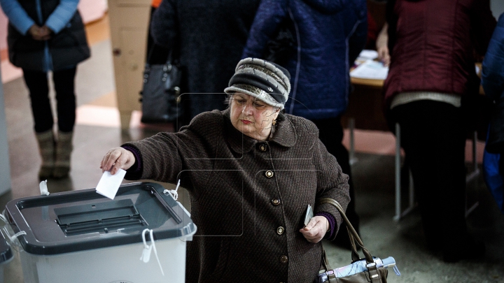 ALEGERI MOLDOVA, TURUL II: Câţi cetăţeni au votat până la această oră. DATE COMPARATIVE