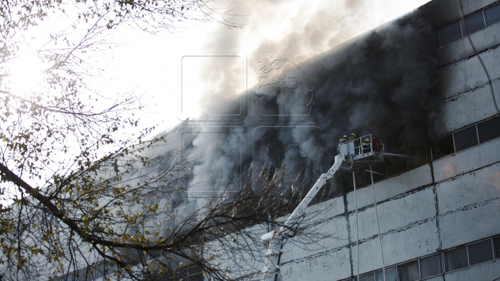 FILMUL EVENIMENTELOR. INCENDIUL DEVASTATOR de pe strada Uzinelor pare DE NEOPRIT (VIDEO)