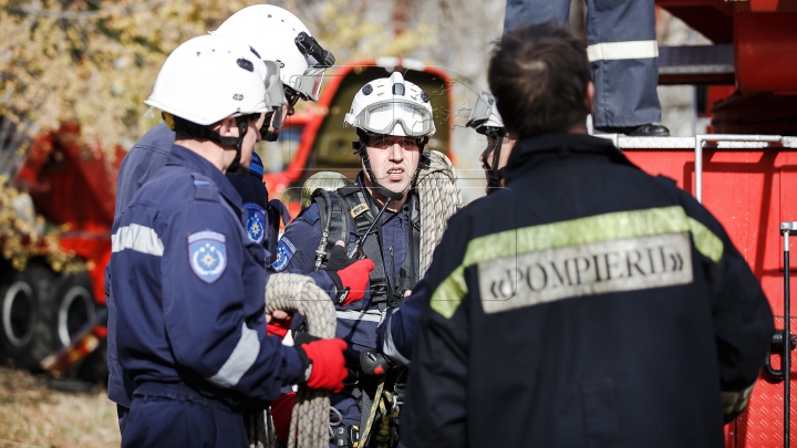 RĂMĂŞITE UMANE, descoperite în ruinele clădirii de pe strada Uzinelor care a ars în noiembrie anul trecut