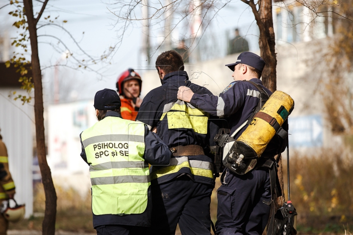 Pompierii au LICHIDAT incendiul din Sectorul Ciocana, la peste 30 de ore de luptă cu flăcările