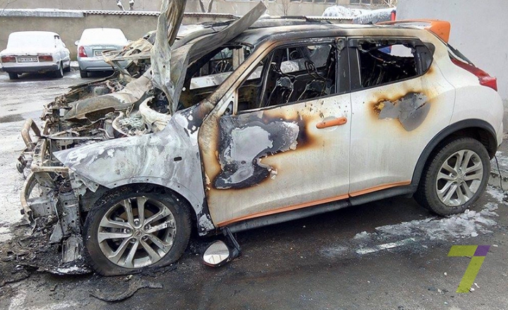 Trei maşini, făcute SCRUM într-o parcare din Odesa. De la ce a pornit incendiul (FOTO/VIDEO)