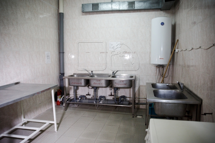 VERIFICĂRI INOPINATE în spitalele din Capitală! Ce obiecții au avut angajații Centrului de Sănătate Publică (FOTOREPORT)