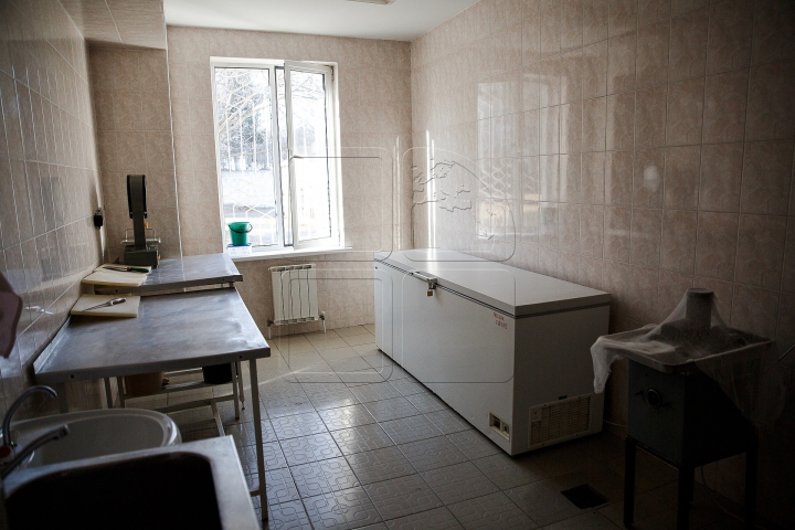 VERIFICĂRI INOPINATE în spitalele din Capitală! Ce obiecții au avut angajații Centrului de Sănătate Publică (FOTOREPORT)