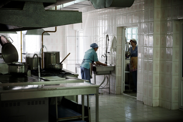 VERIFICĂRI INOPINATE în spitalele din Capitală! Ce obiecții au avut angajații Centrului de Sănătate Publică (FOTOREPORT)