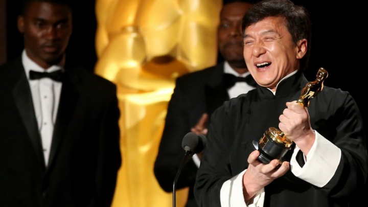 Jackie Chan a primit un premiu Oscar onorific la gala Governors Awards: Îţi mulţumesc, Hollywood!