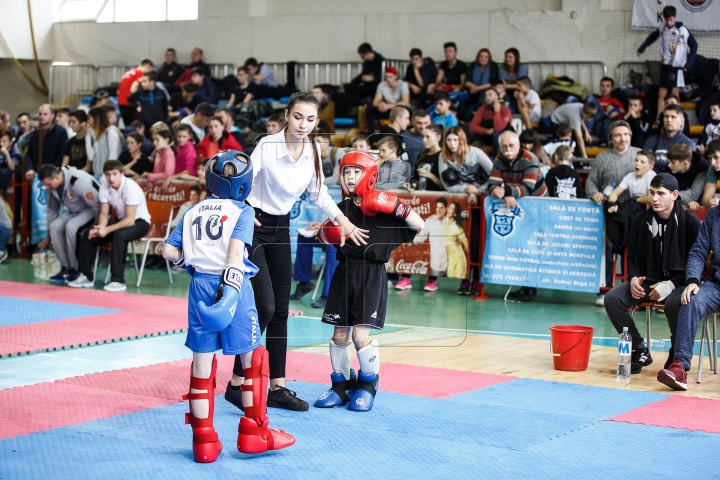 TENSINUNE MAXIMĂ la Campionatul Naţional de kick-boxing! Sute de sportivi s-au întrecut în măestrie (FOTOREPORT)