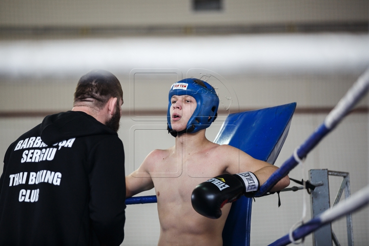 TENSINUNE MAXIMĂ la Campionatul Naţional de kick-boxing! Sute de sportivi s-au întrecut în măestrie (FOTOREPORT)