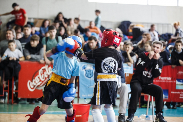 TENSINUNE MAXIMĂ la Campionatul Naţional de kick-boxing! Sute de sportivi s-au întrecut în măestrie (FOTOREPORT)