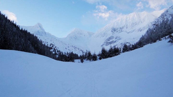 RISC SPORIT de avalanşă în Făgăraş! AVERTISMENTUL salvamontiştilor