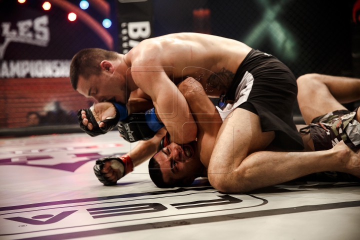 SPECTACOL DE SENZAŢIE la turneul de MMA. Cine este noul CAMPION MONDIAL (FOTOREPORT)