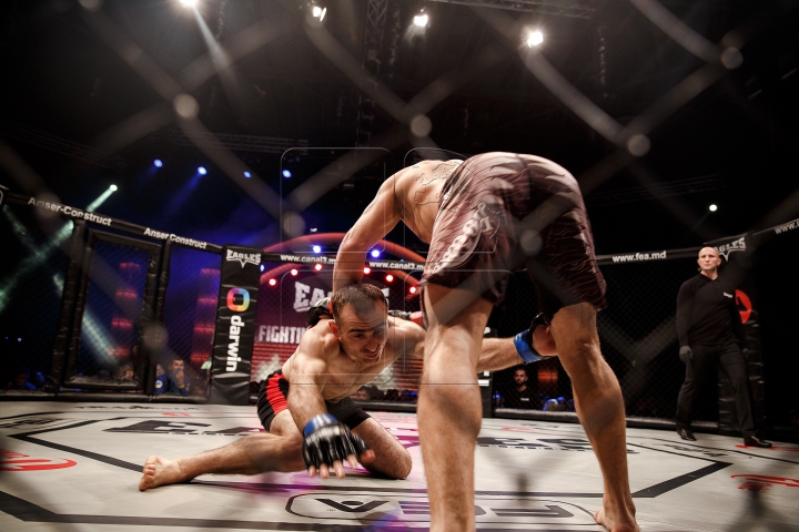 SPECTACOL DE SENZAŢIE la turneul de MMA. Cine este noul CAMPION MONDIAL (FOTOREPORT)