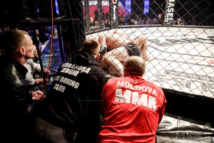 SPECTACOL DE SENZAŢIE la turneul de MMA. Cine este noul CAMPION MONDIAL (FOTOREPORT)