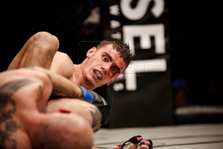 SPECTACOL DE SENZAŢIE la turneul de MMA. Cine este noul CAMPION MONDIAL (FOTOREPORT)