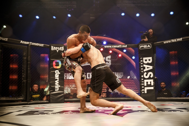 SPECTACOL DE SENZAŢIE la turneul de MMA. Cine este noul CAMPION MONDIAL (FOTOREPORT)