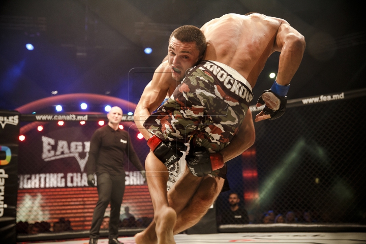 SPECTACOL DE SENZAŢIE la turneul de MMA. Cine este noul CAMPION MONDIAL (FOTOREPORT)