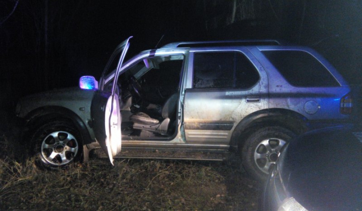 MOMENTUL în care un contrabandist este reţinut cu FOCURI DE ARMĂ de Poliţia de Frontieră (VIDEO)