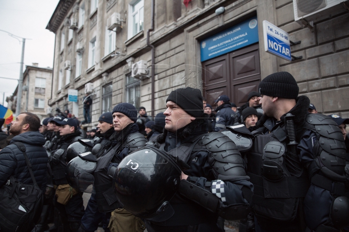 Partidul DA și unioniștii au protestat față de rezultatele alegerilor (FOTOREPORT)