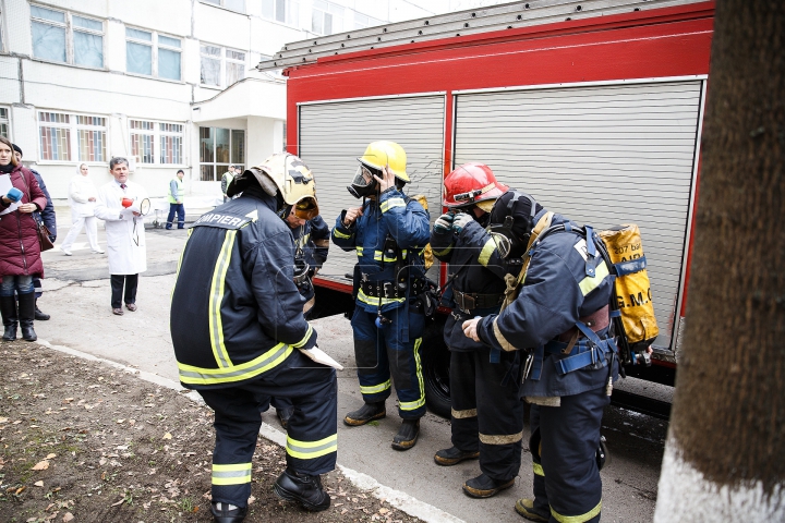 CUTREMUR PUTERNIC în Chișinău. Cât de pregătite sunt autoritățile în caz de dezastru (FOTOREPORT)