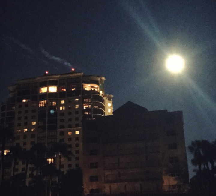 FANTASTIC! Super Luna, surprinsă din mai multe colţuri ale lumii (GALERIE FOTO)