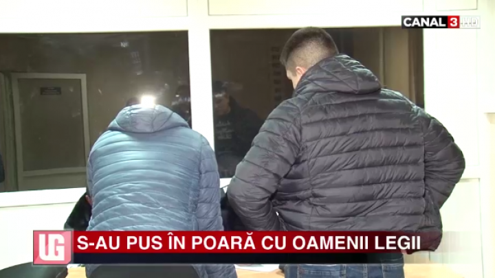 Tineri şi gălăgioşi! Pedeapsa USTURĂTOARE pentru doi tineri care au înjurat oamenii legii