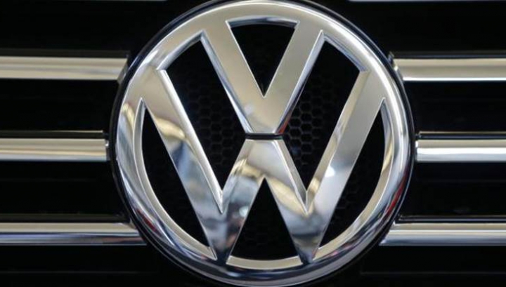 Scandalul emisiilor poluante: Volkswagen susţine că vehiculele vândute în UE respectă normele, softul nefiind ilegal