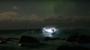 CE SPECTACOL! Triplul campion mondial la surfing, Mick Fanning, a urcat pe valuri sub aurora boreală (VIDEO)