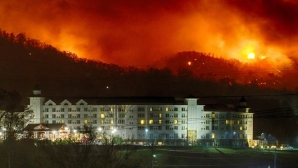 ALERTĂ MAXIMĂ: Cel puţin zece oameni au murit din cauza incendiilor de pădure din Tennessee 