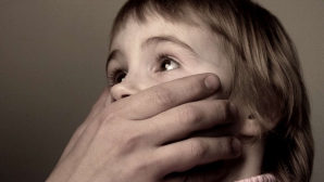 Un pedofil britanic de 101 ani, condamnat la puşcărie pentru că a VIOLAT 30 de copii