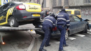 NENOROCIRE în Capitală chiar de Crăciun: Două automobile s-au ciocnit violent (FOTO)