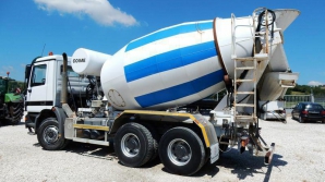 IMAGINAŢIE FĂRĂ LIMITE! Un artist a folosit o autobetonieră pentru a crea ceva SPECTACULOS (VIDEO)