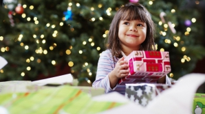 #LifeStyle. ATENŢIE, PĂRINŢI! Prea multe cadouri DĂUNEAZĂ personalităţii copilului dvs