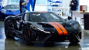 Primul Ford GT a ieșit de pe linia de asamblare a uzinei din Canada (VIDEO)