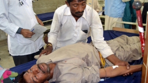 Pakistan: 32 oameni au murit, iar alţii 25 au ajuns la spital după ce au consumat BĂUTURI ALCOOLICE