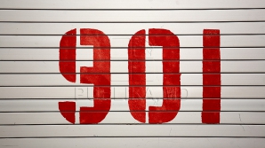 INCENDIU PUTERNIC la Botanica: Flăcările au mistuit un garaj şi maşina aflată în interior